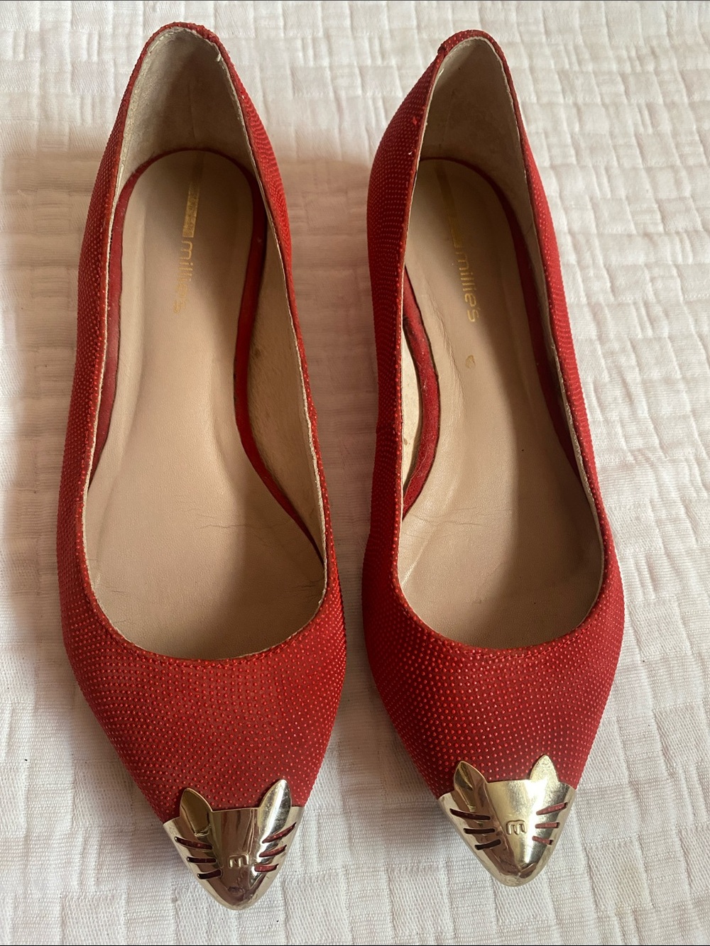 MILLIE’S Women's Red Pointed Toe Flats with Gold Fox Cap Size 235 US. 7